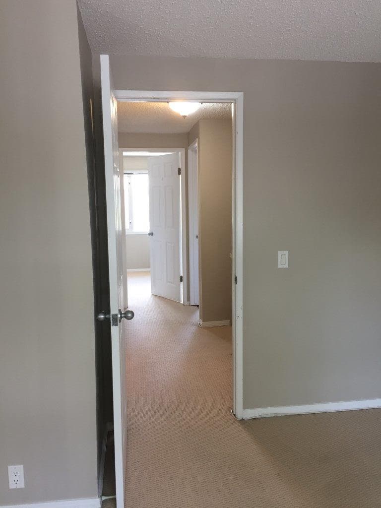 FRESH CLEAN Comfortable Townhome * 3-Bedrooms * 1.5 Bathrooms * Finished Basement
