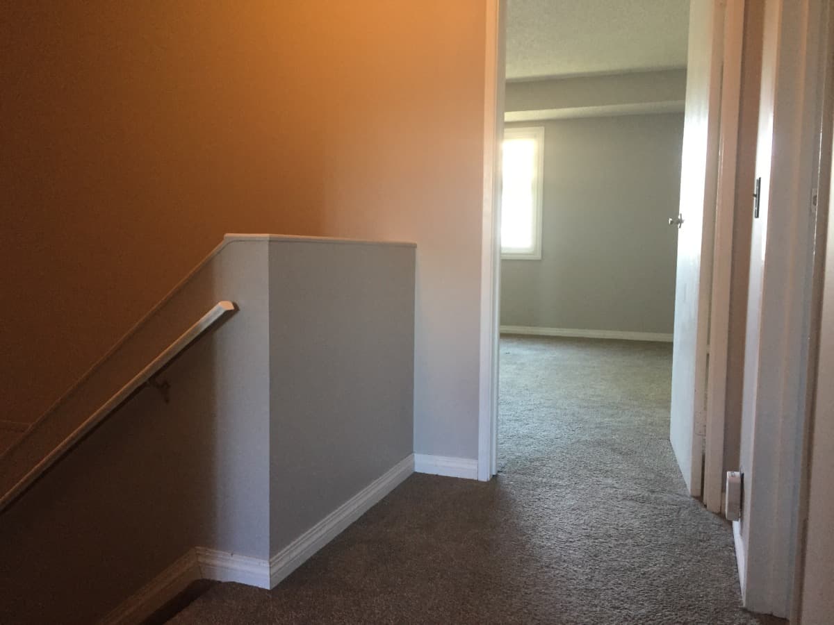 CONTEMPORARY 3 Bed & Beautiful Floors - A Must See!